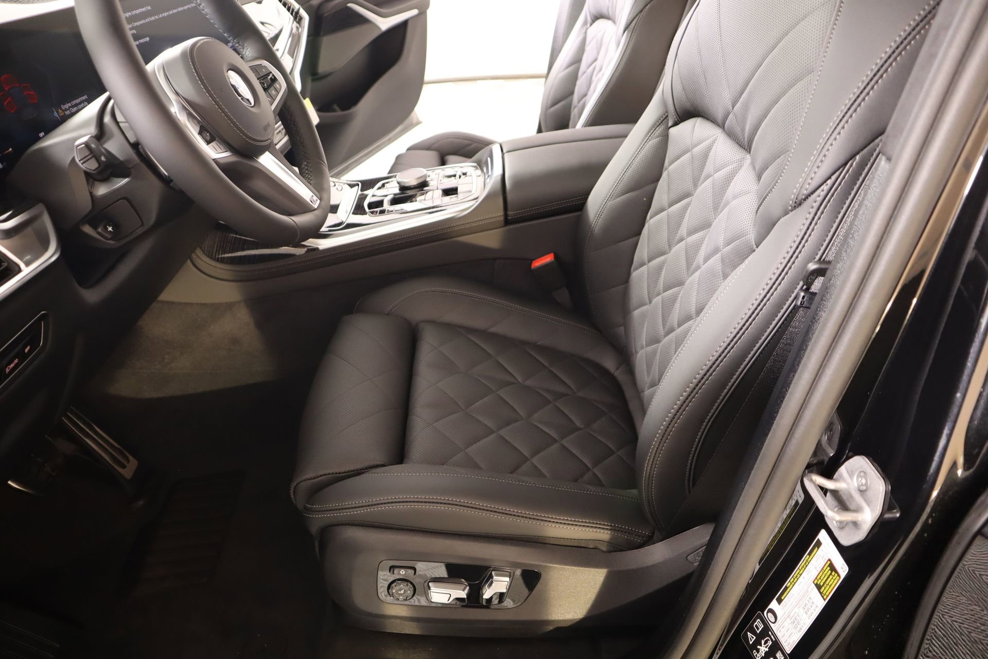 New 2026 BMW X7 xDrive40i w/ M Sport Package image 11