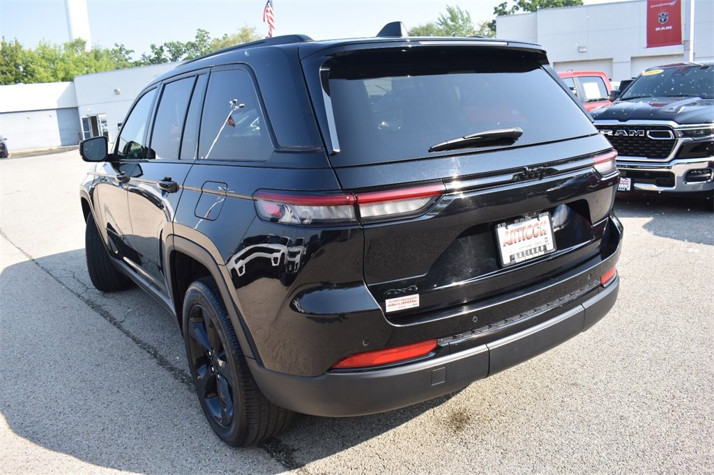 Used 2023 Jeep Grand Cherokee Altitude image 5