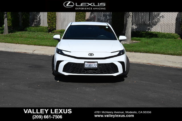 Used 2025 Toyota Camry SE FWD image 2