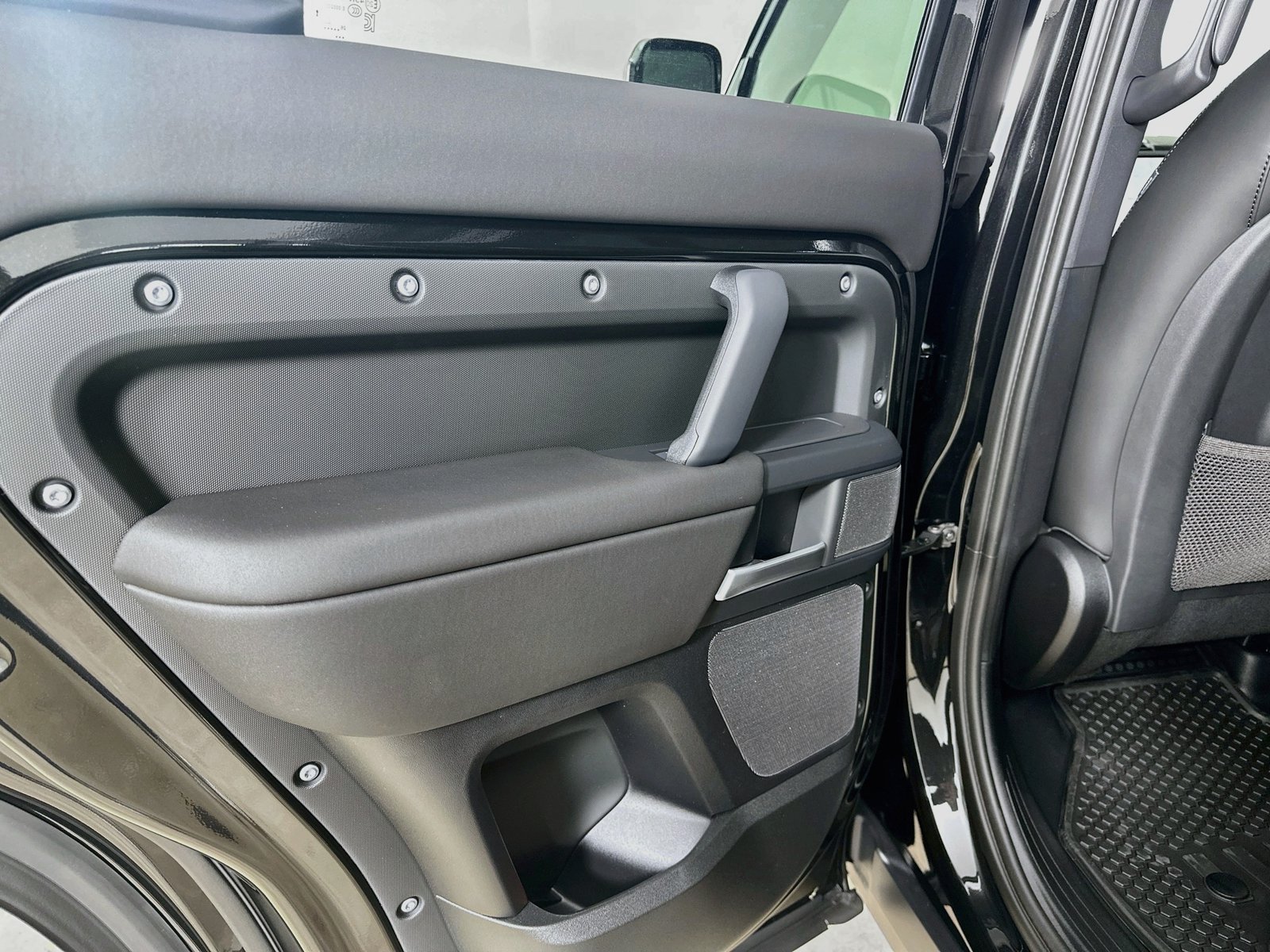New 2026 Land Rover Defender 110 X-Dynamic SE AWD/4WD image 36
