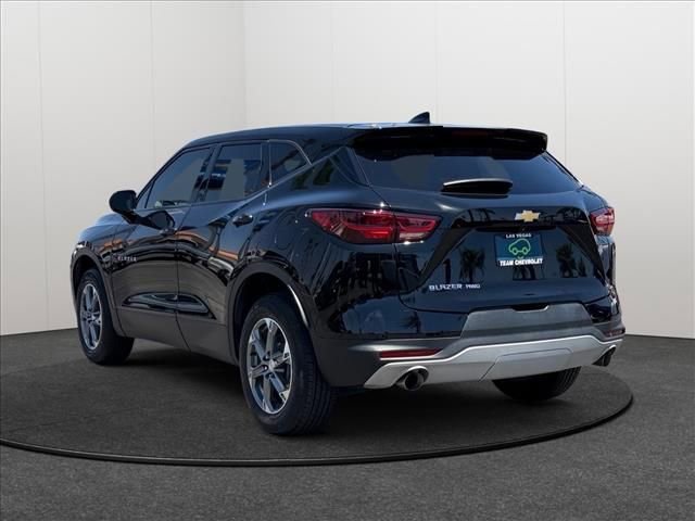 Used 2023 Chevrolet Blazer LT AWD/4WD image 3
