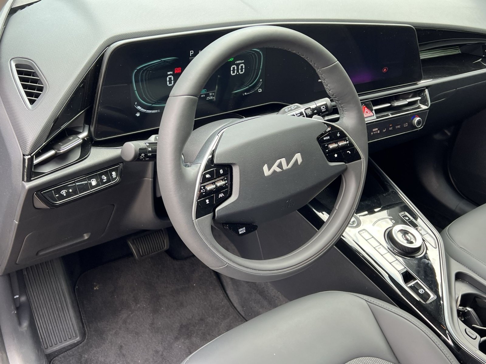 Used 2025 Kia Niro EX w/ EX Cold Weather Package FWD image 21