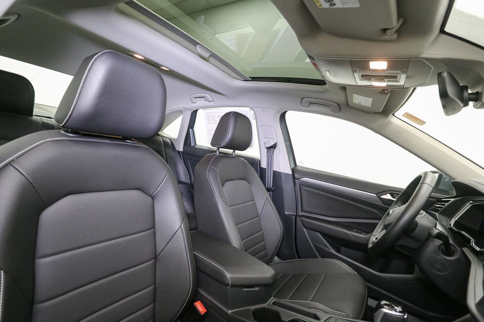 Certified 2024 Volkswagen Jetta SE image 20