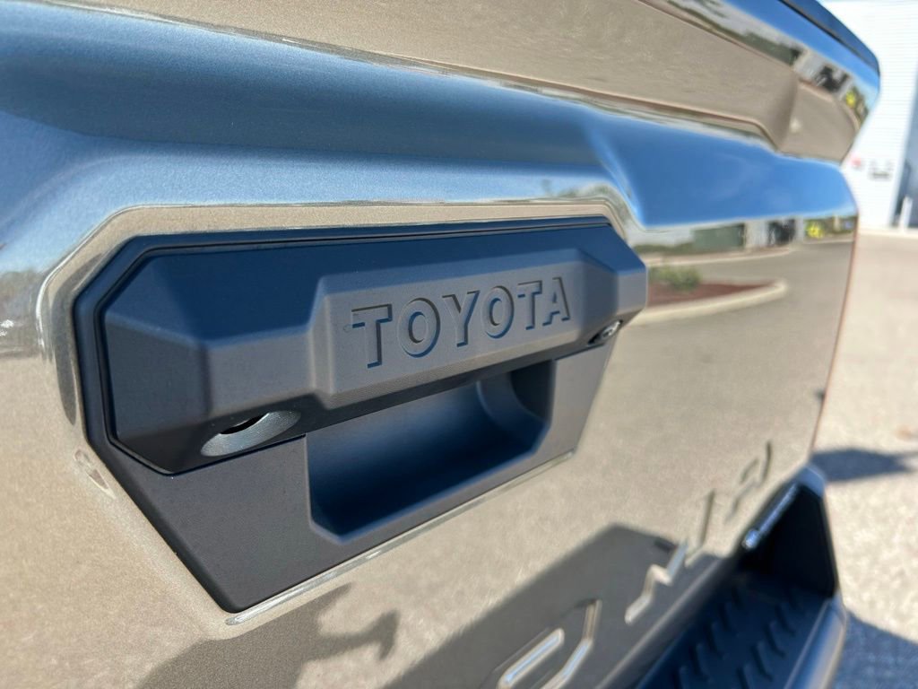 Used 2025 Toyota Tacoma Trailhunter image 54