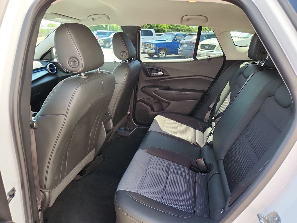 Used 2025 Chevrolet Trax LT FWD image 16
