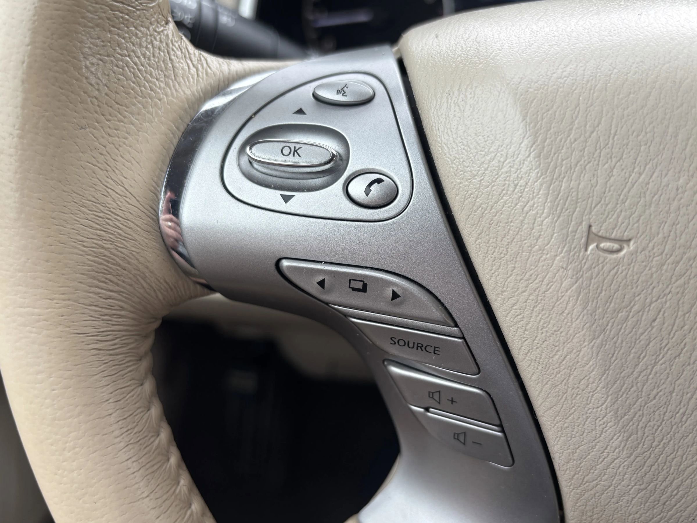 Used 2016 Nissan Murano SV w/ Cargo Package image 19