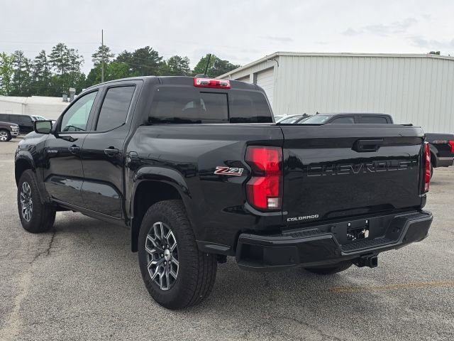 Used 2025 Chevrolet Colorado Z71 AWD/4WD image 3
