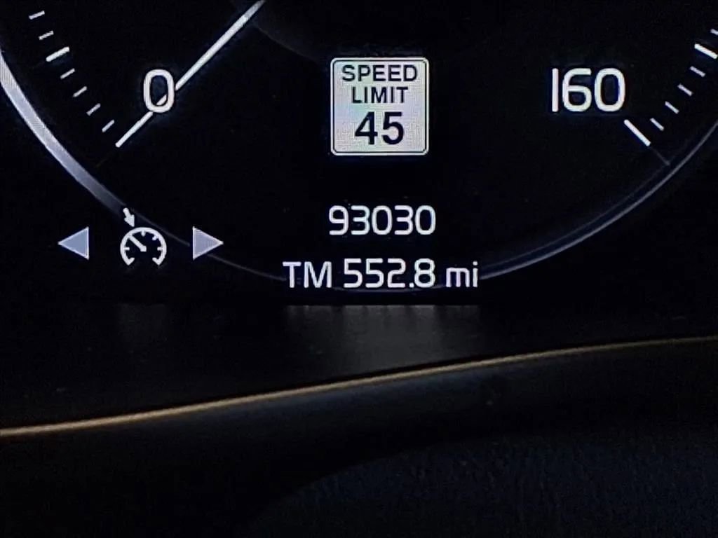 Used 2021 Volvo XC40 T4 Momentum FWD image 27