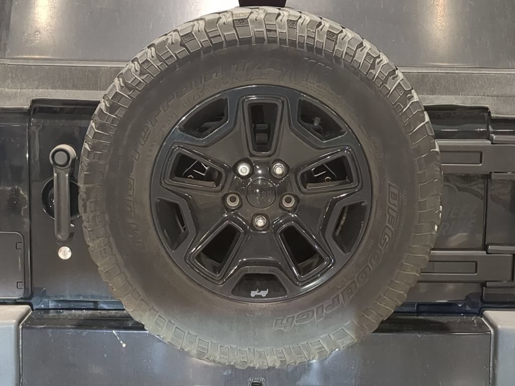 Used 2015 Jeep Wrangler Sport AWD/4WD image 2