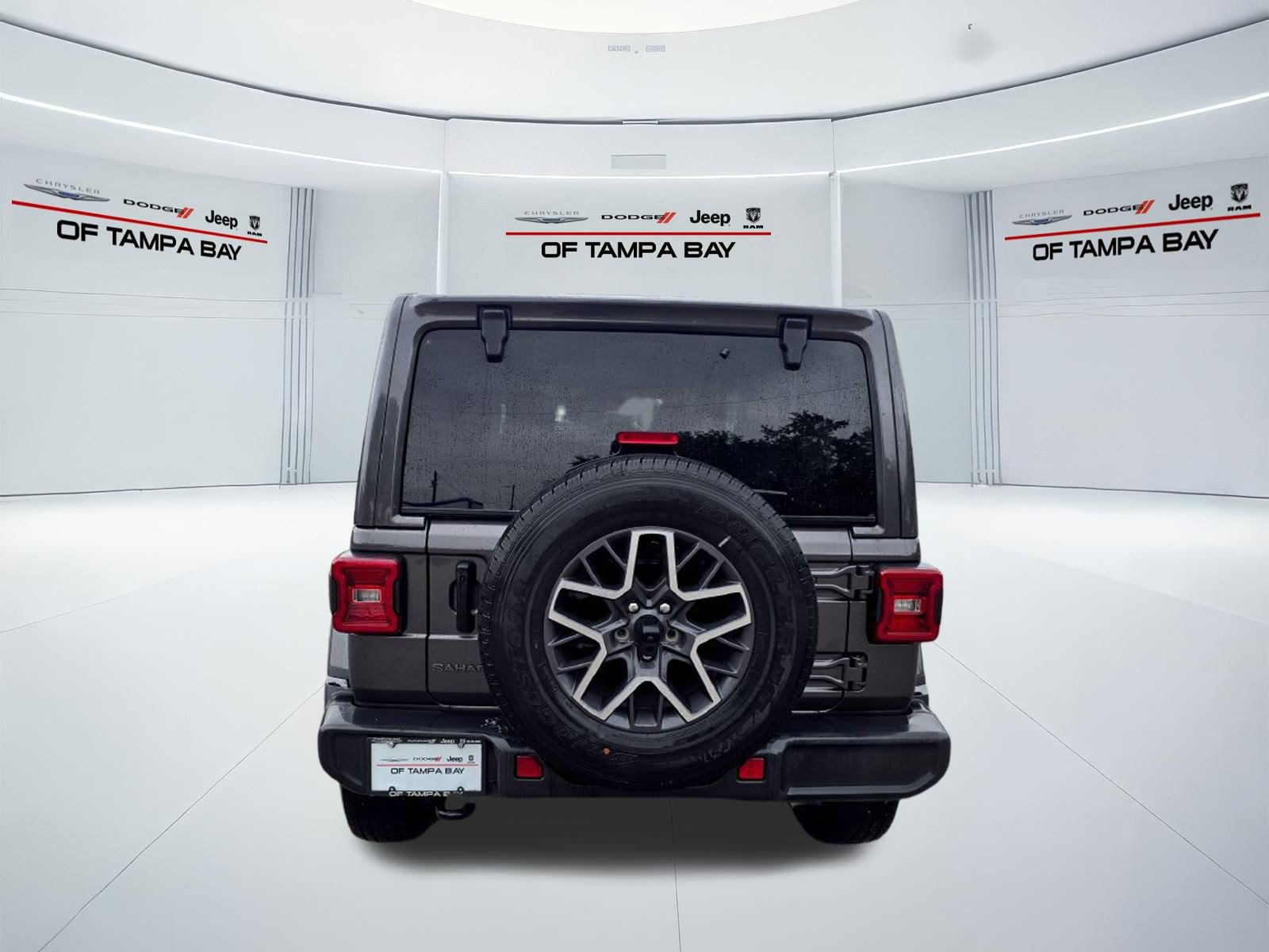 Used 2026 Jeep Wrangler Unlimited Sahara AWD/4WD image 7