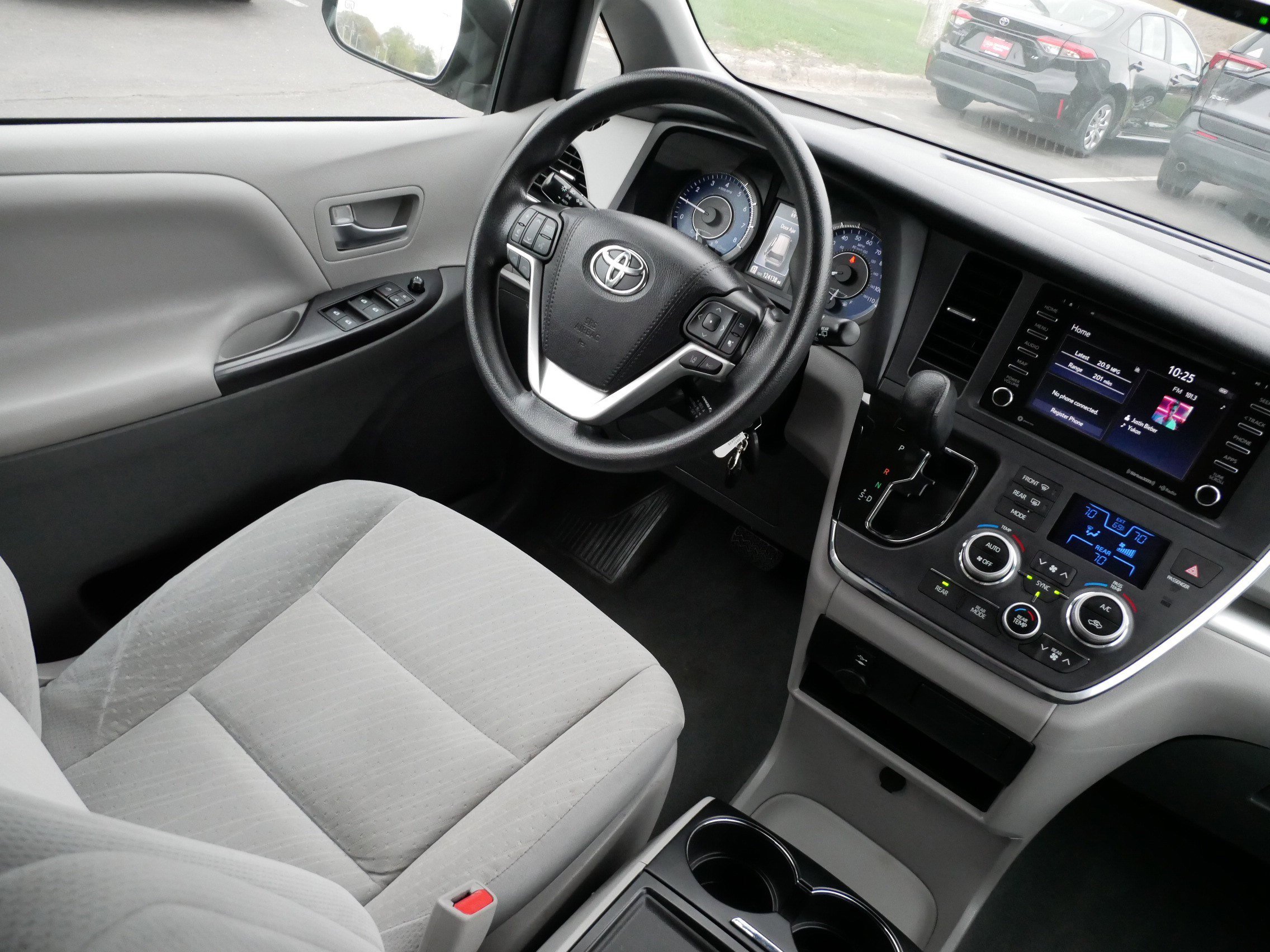 Used 2019 Toyota Sienna LE FWD image 9