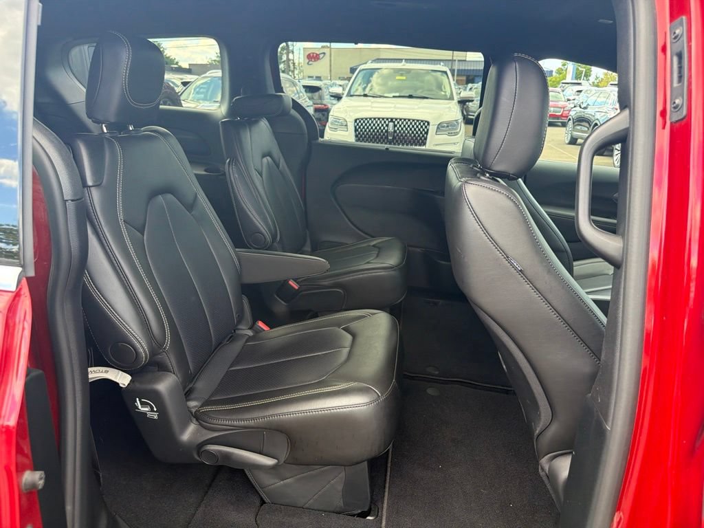 Used 2026 Chrysler Voyager LX FWD image 16