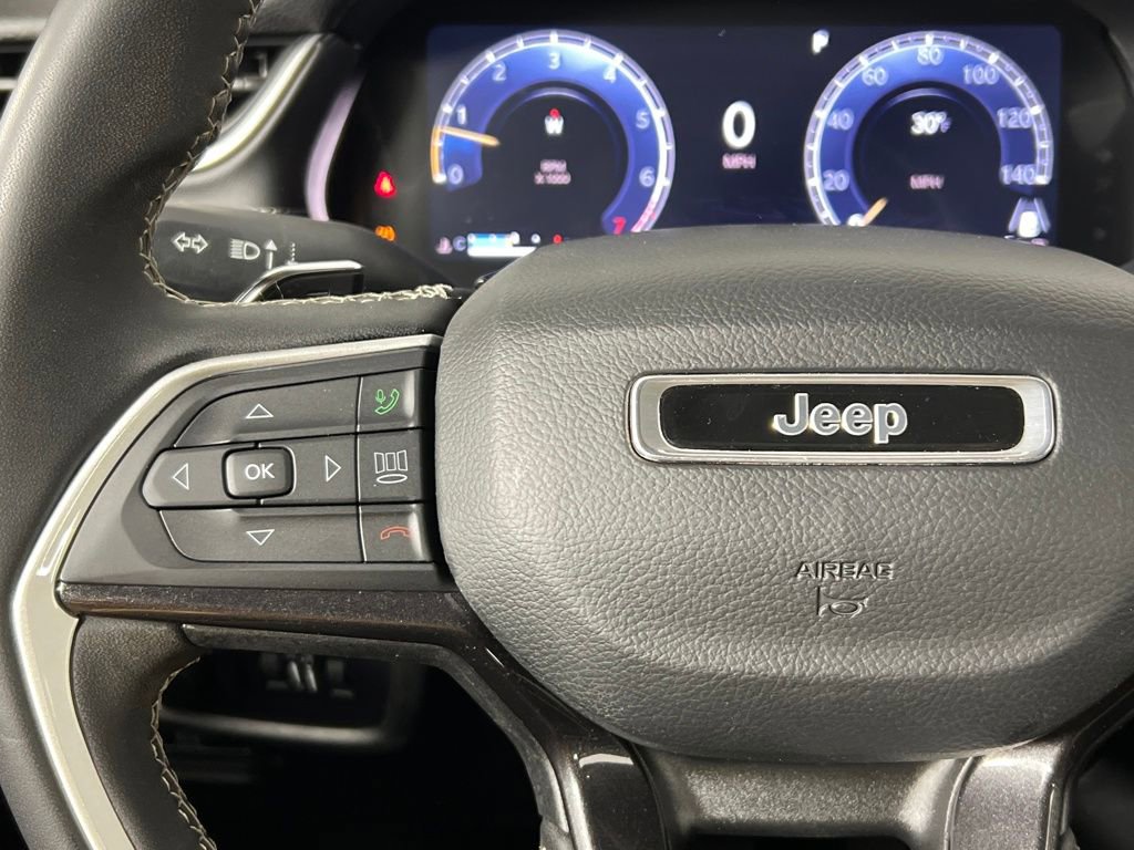 Used 2023 Jeep Grand Cherokee Laredo image 8