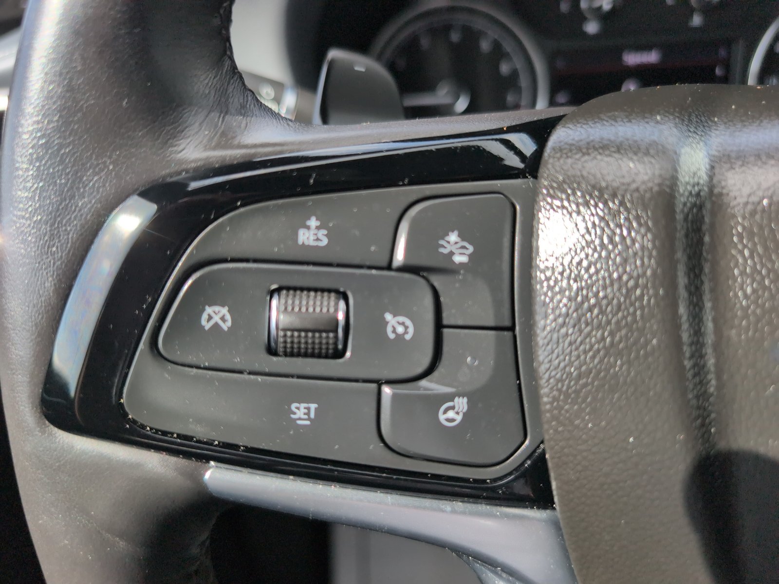 Used 2023 Buick Enclave Essence w/ Experience Buick Package FWD image 23