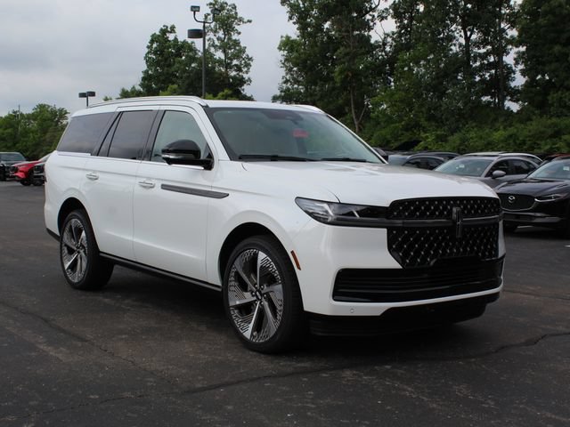 New 2027 Lincoln Navigator Black Label AWD/4WD image 1