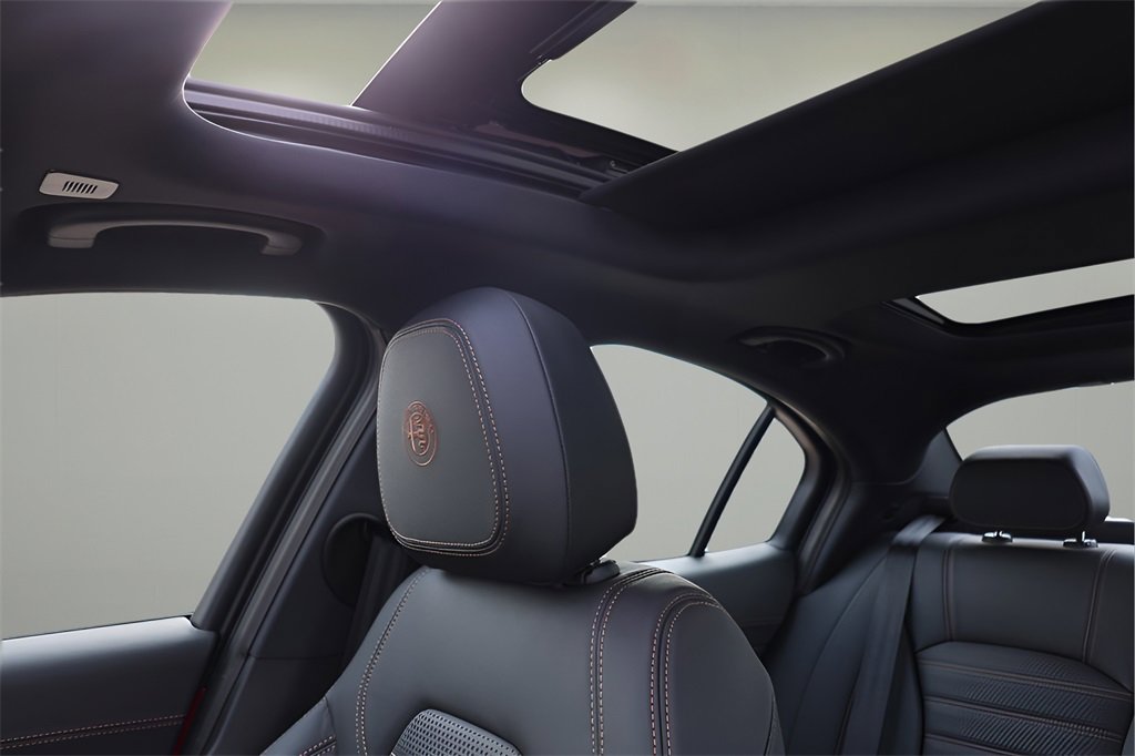 New 2025 Alfa Romeo Giulia Intensa w/ Driving Assist Package image 19