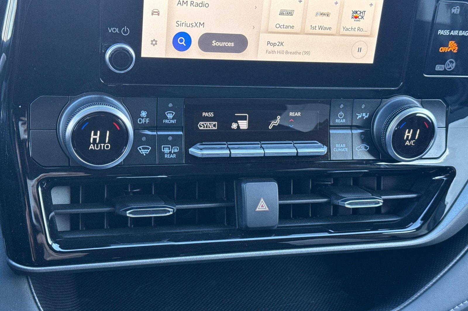 Used 2025 Toyota Highlander LE image 28