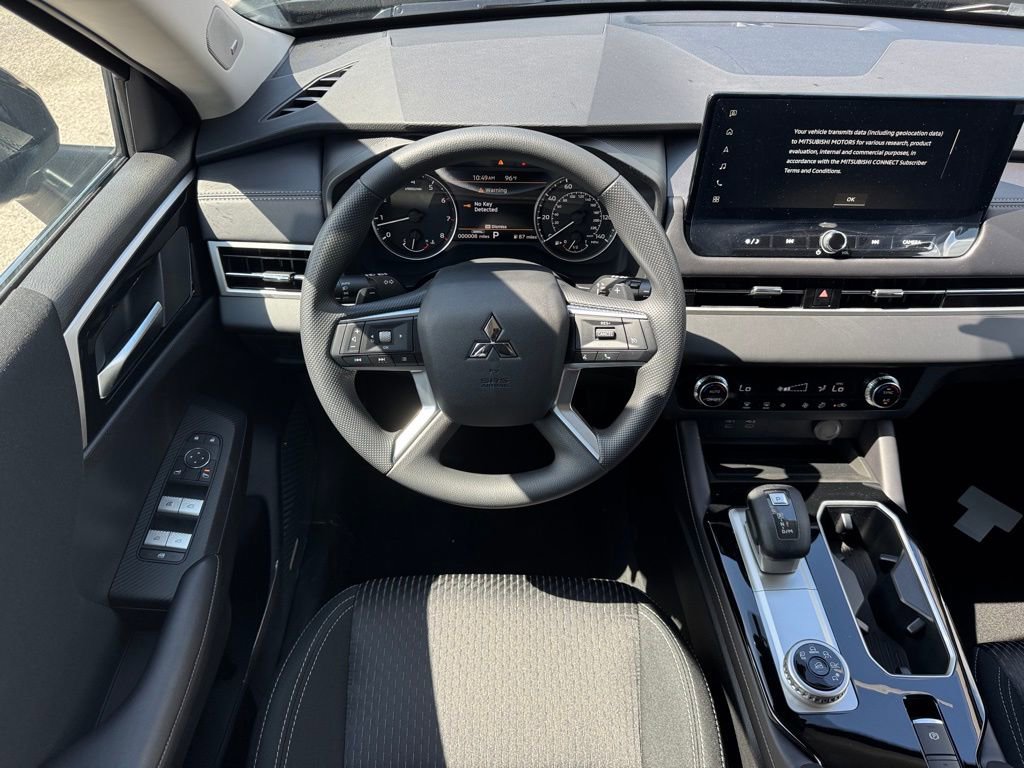 New 2025 Mitsubishi Outlander ES image 18