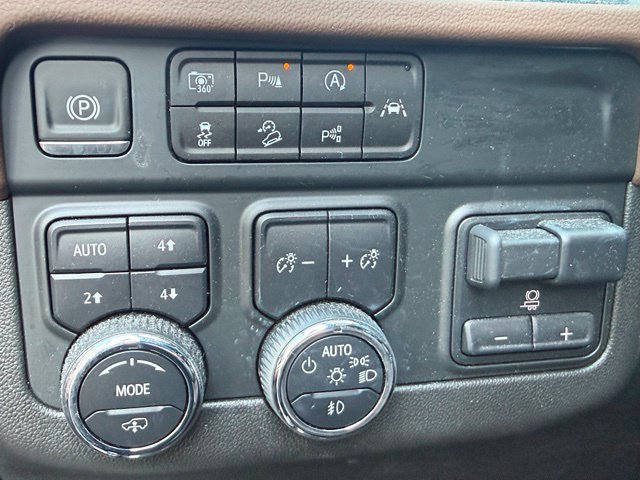 Used 2025 Chevrolet Tahoe High Country AWD/4WD image 26