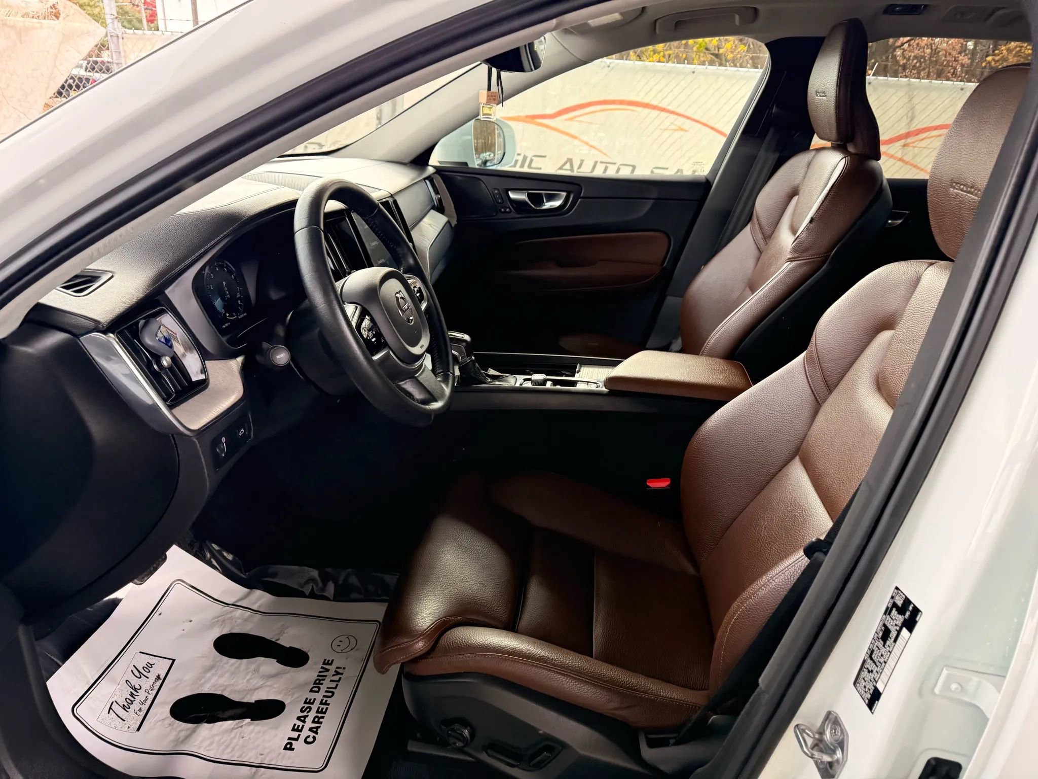 Used 2020 Volvo XC60 T5 Inscription image 15