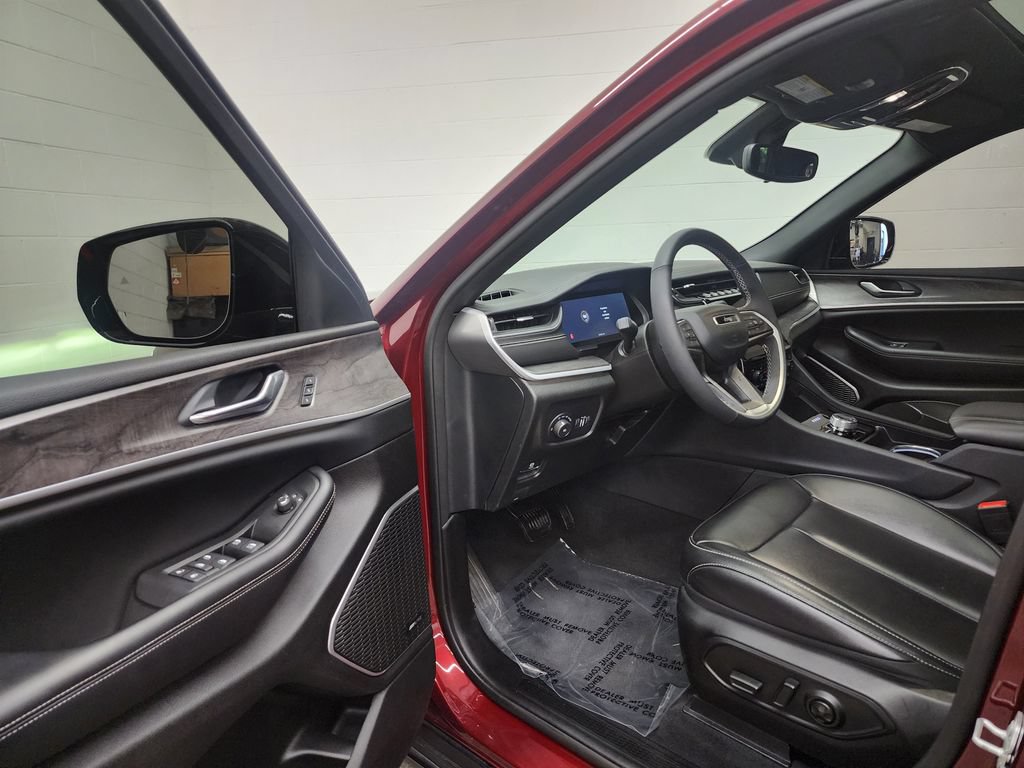 Used 2024 Jeep Grand Cherokee L Limited AWD/4WD image 11