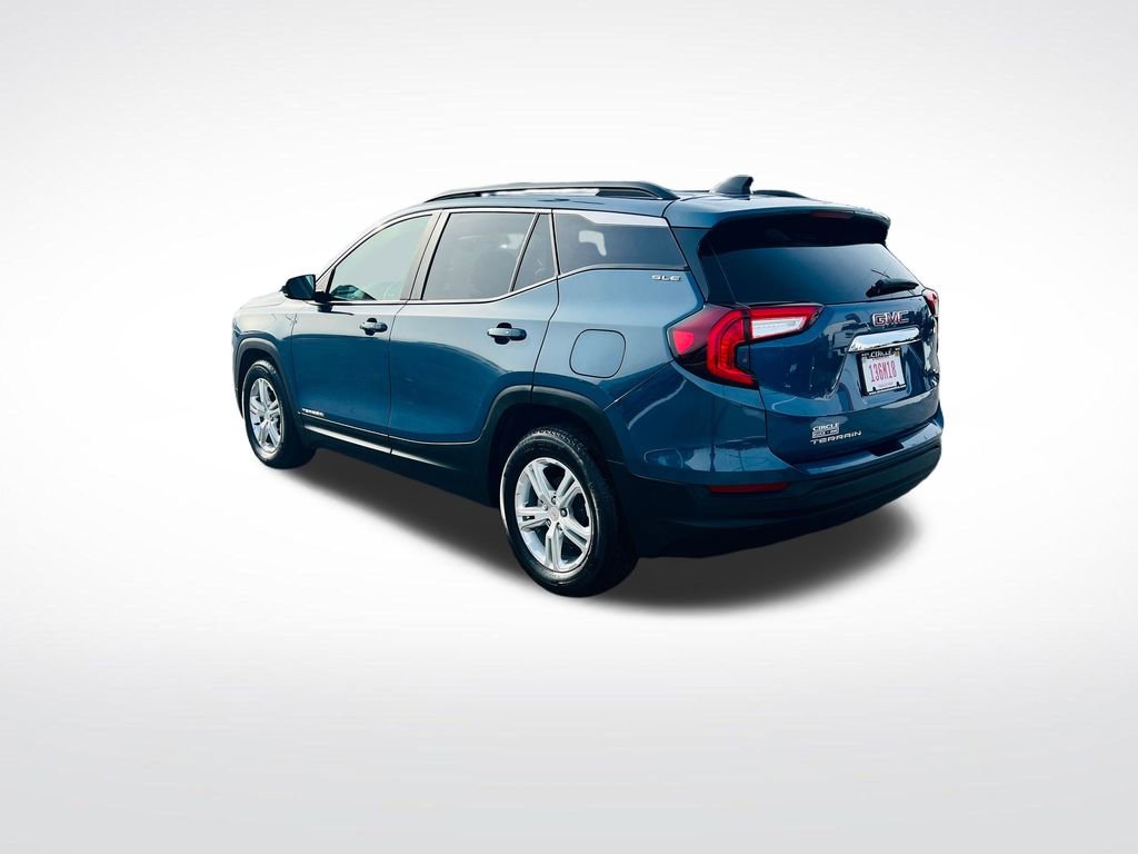 Used 2024 GMC Terrain SLE w/ Driver Convenience Package image 4