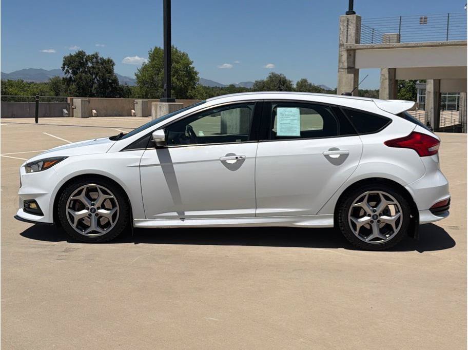 Used 2015 Ford Focus ST FWD image 4