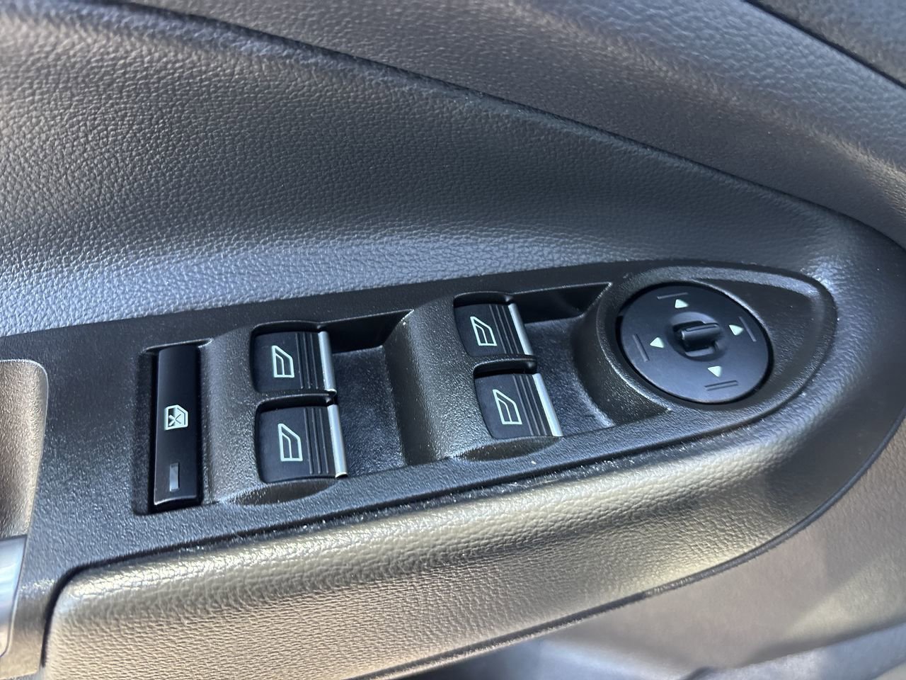 Used 2017 Ford C-MAX SE image 17