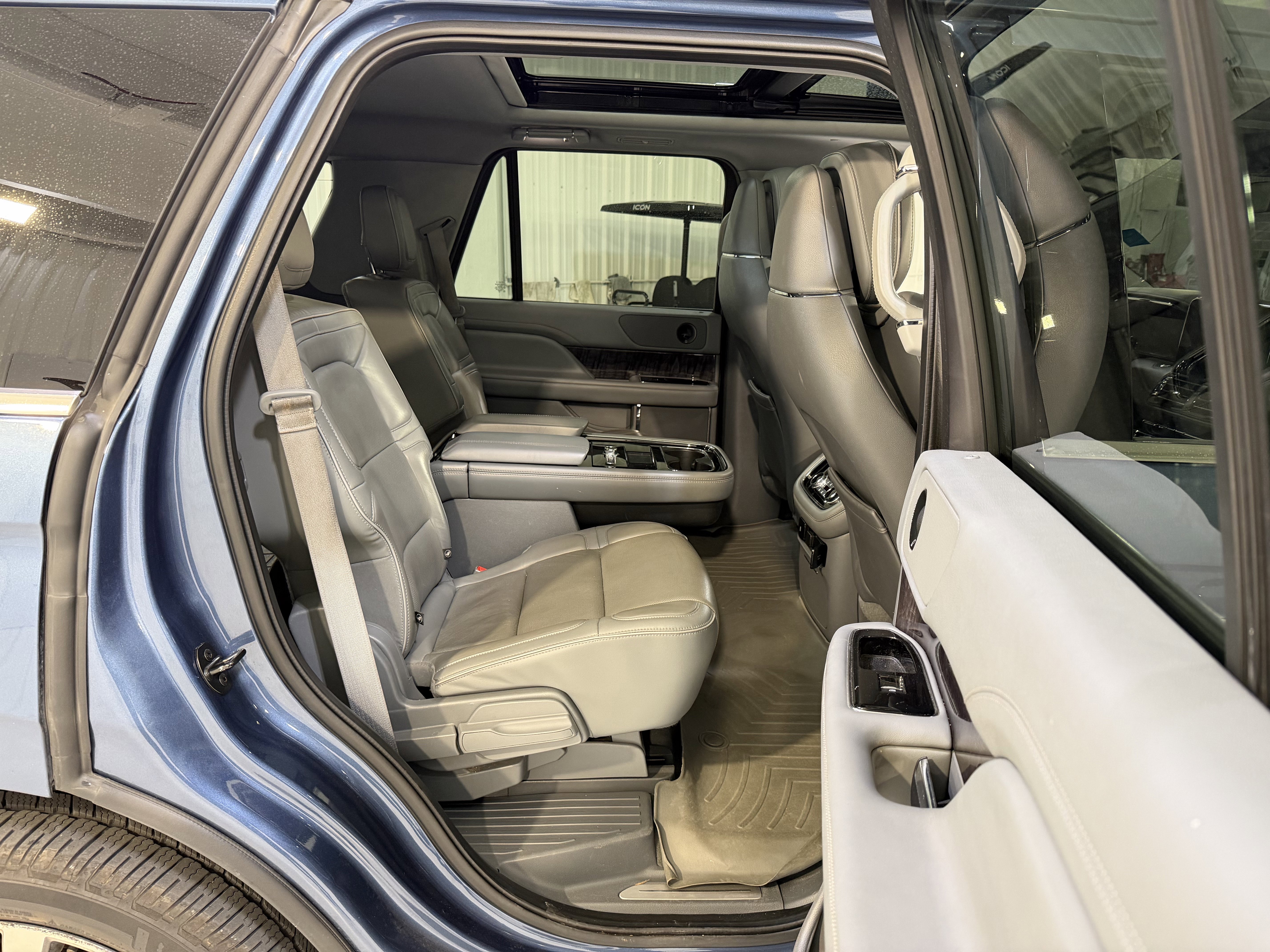Used 2019 Lincoln Navigator Reserve image 14