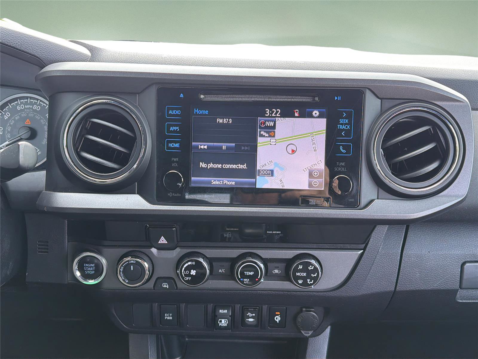 Used 2018 Toyota Tacoma TRD Sport AWD/4WD image 17