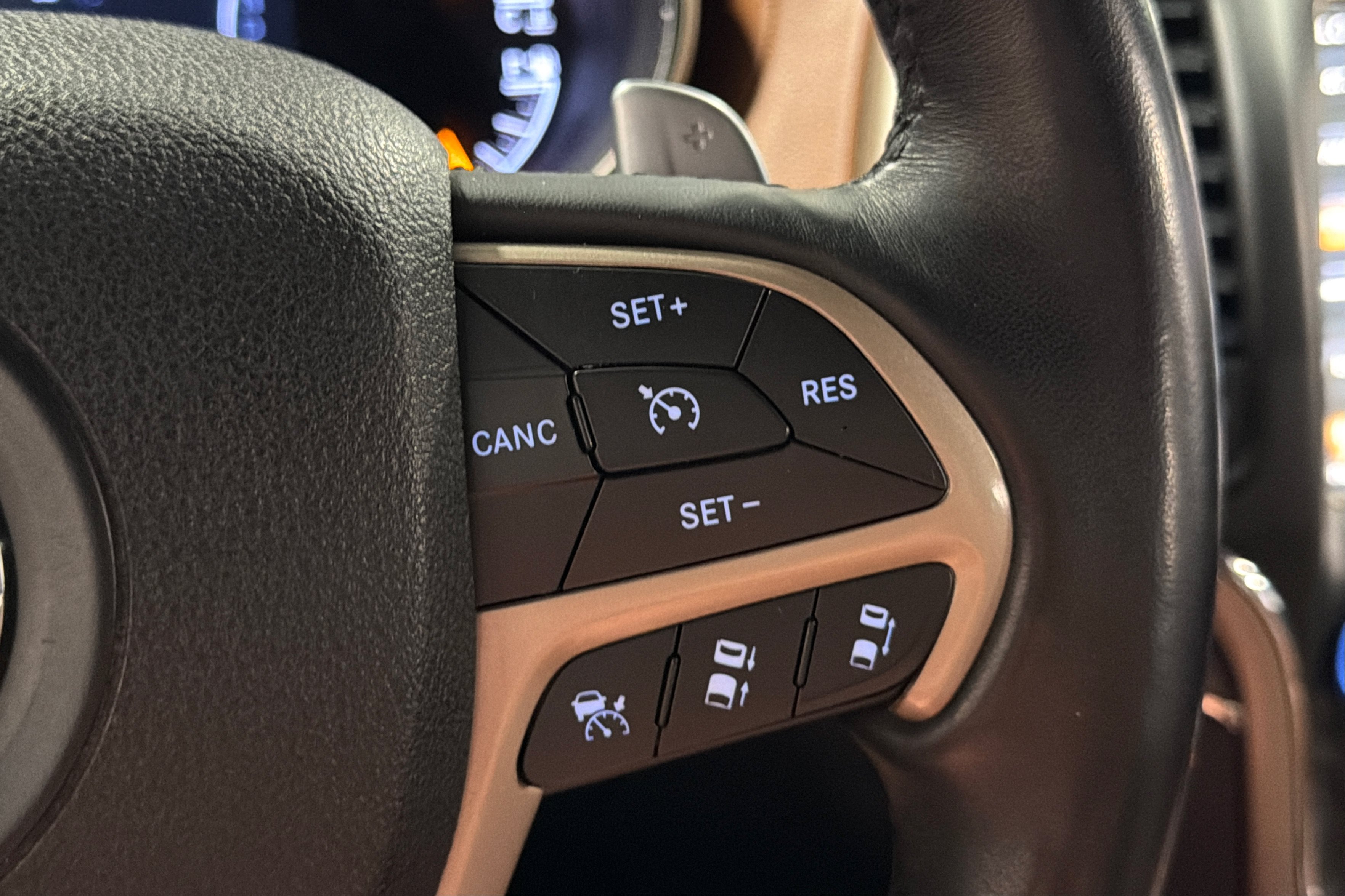 Used 2017 Jeep Grand Cherokee Summit w/ Platinum Series Group AWD/4WD image 27