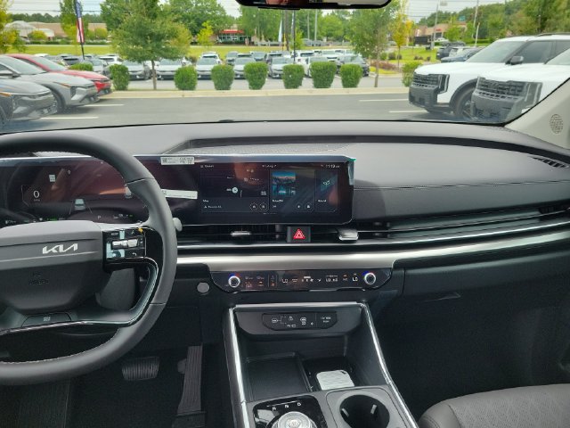 New 2027 Kia Carnival SX w/ Dark Edition Package FWD image 8