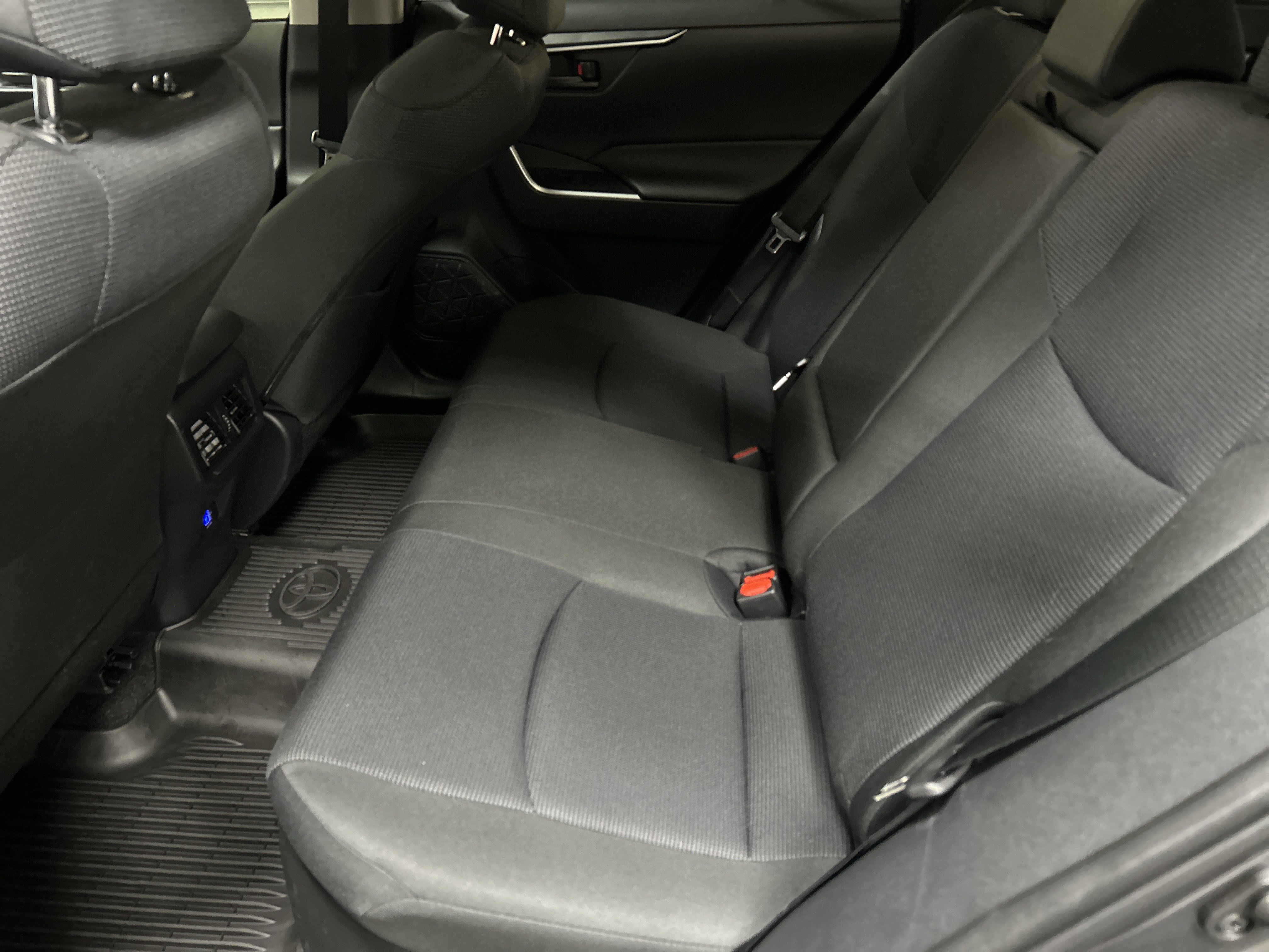 Used 2025 Toyota RAV4 LE AWD/4WD image 32