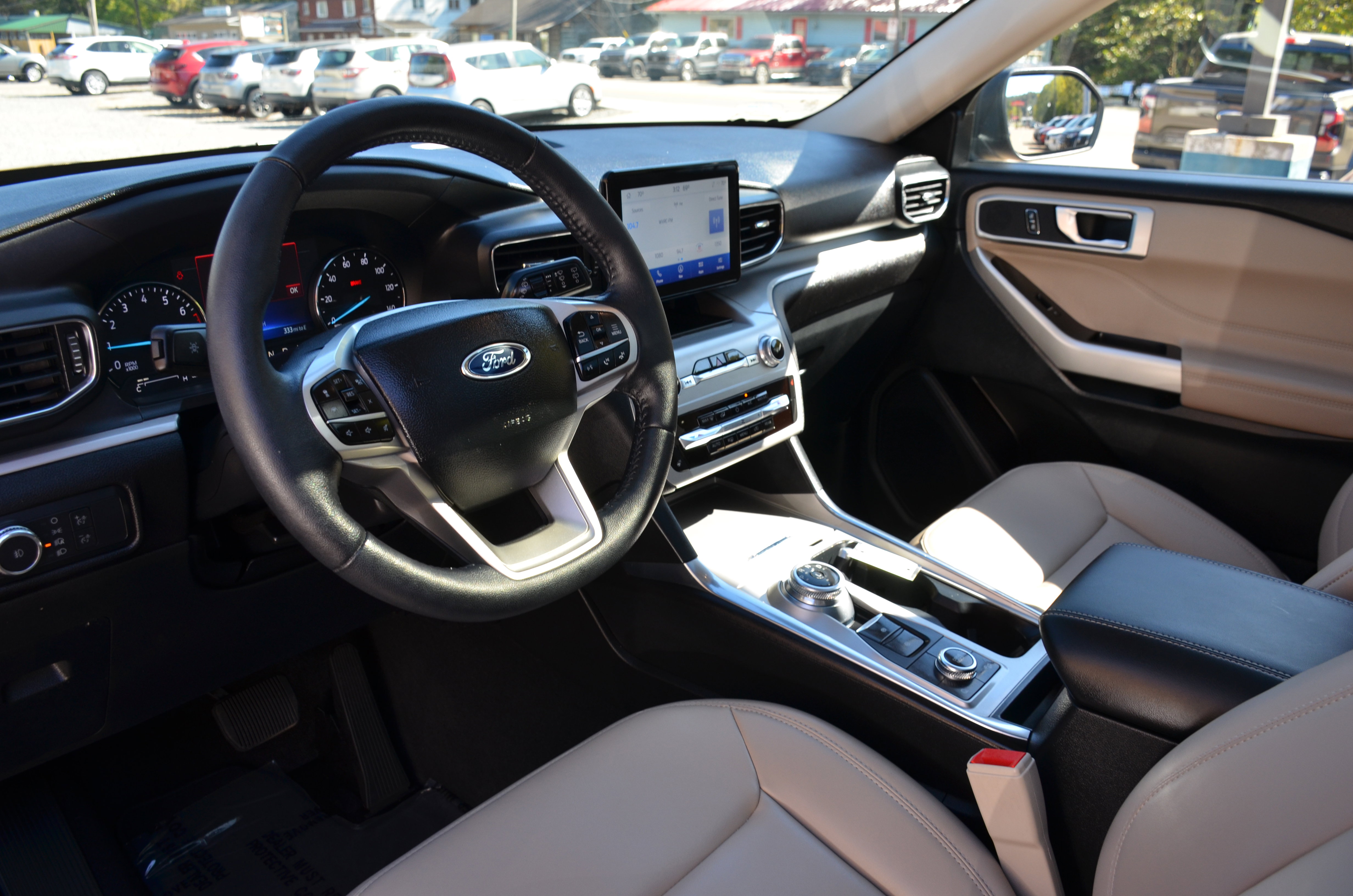 Used 2022 Ford Explorer XLT w/ Equipment Group 202A image 14