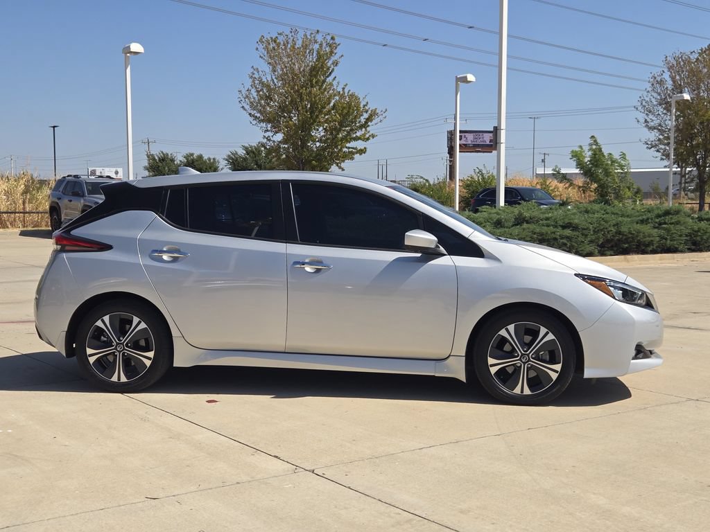 Used 2022 Nissan Leaf SV w/ SV Technology Package FWD image 4