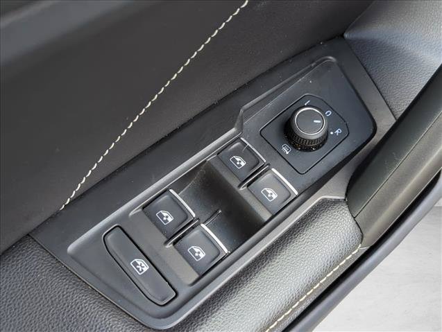 Used 2023 Volkswagen Tiguan SE R-Line FWD image 17