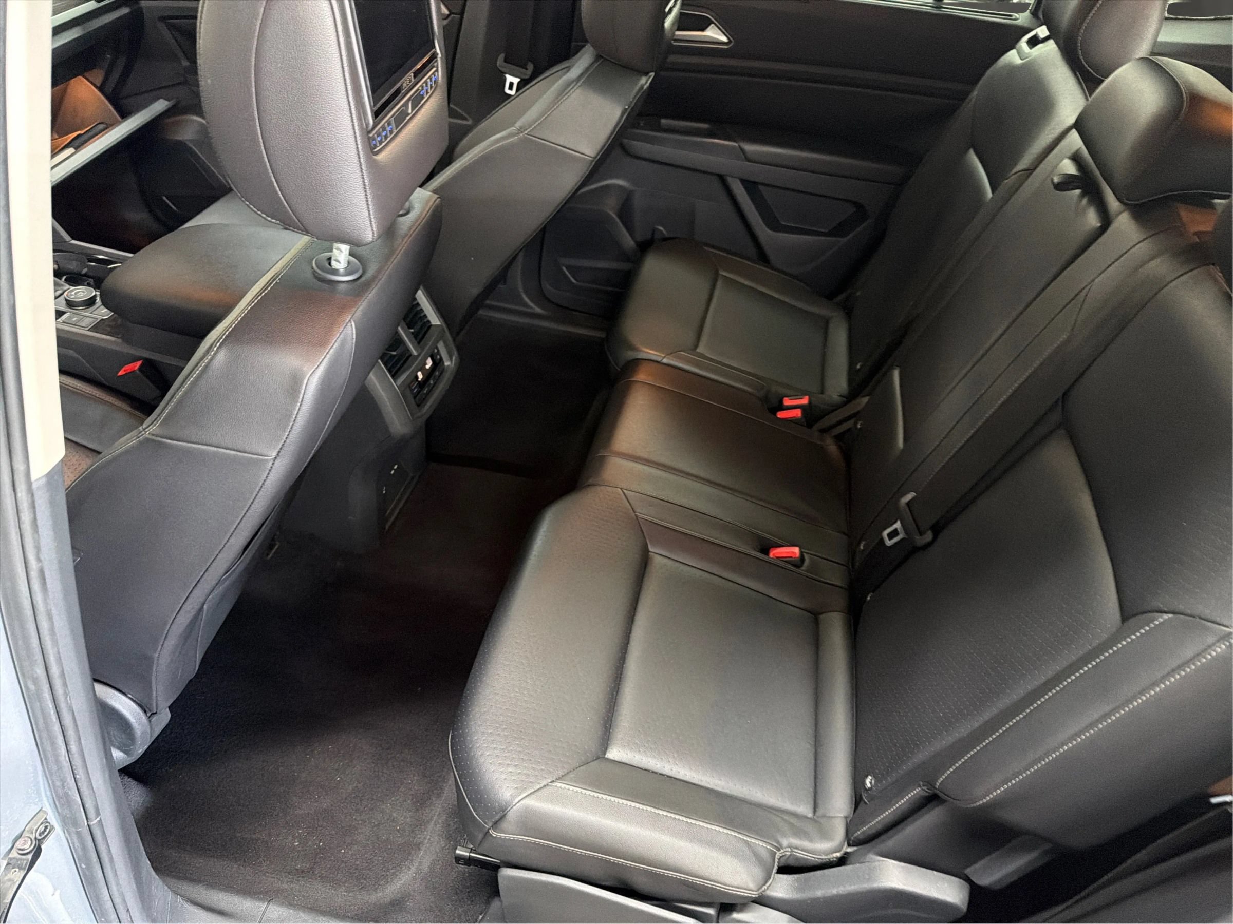 Used 2018 Volkswagen Atlas SEL AWD/4WD image 28