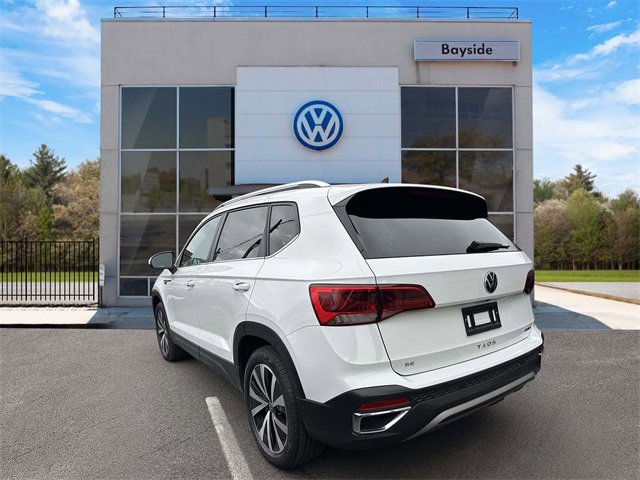 Certified 2022 Volkswagen Taos SE w/ Panoramic Sunroof Package image 5