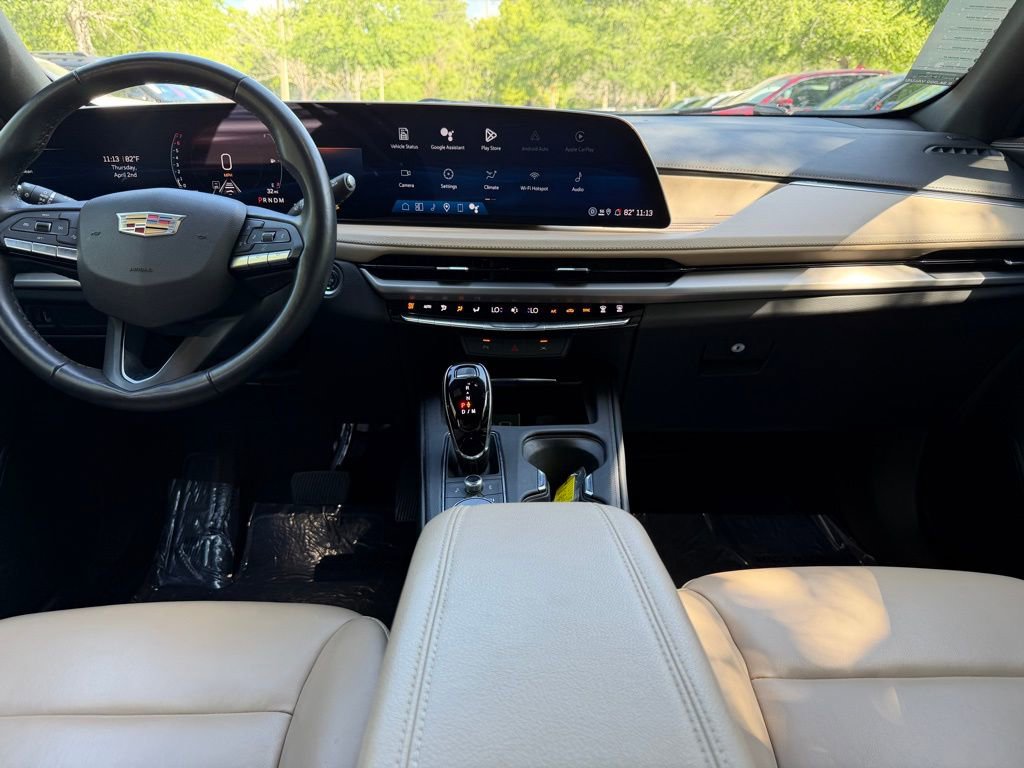 Used 2025 Cadillac XT4 Premium Luxury image 12