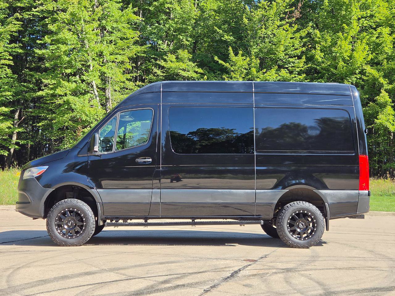 Used 2020 Mercedes-Benz Sprinter 2500 image 2