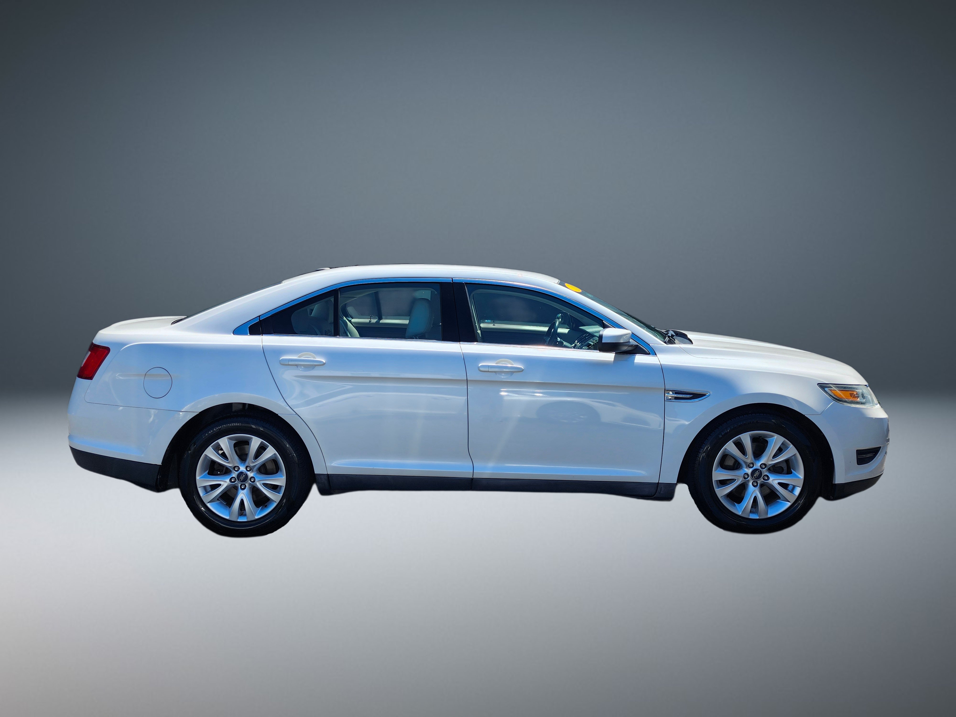 Used 2011 Ford Taurus SEL w/ 201A Rapid Spec Order Code FWD image 2