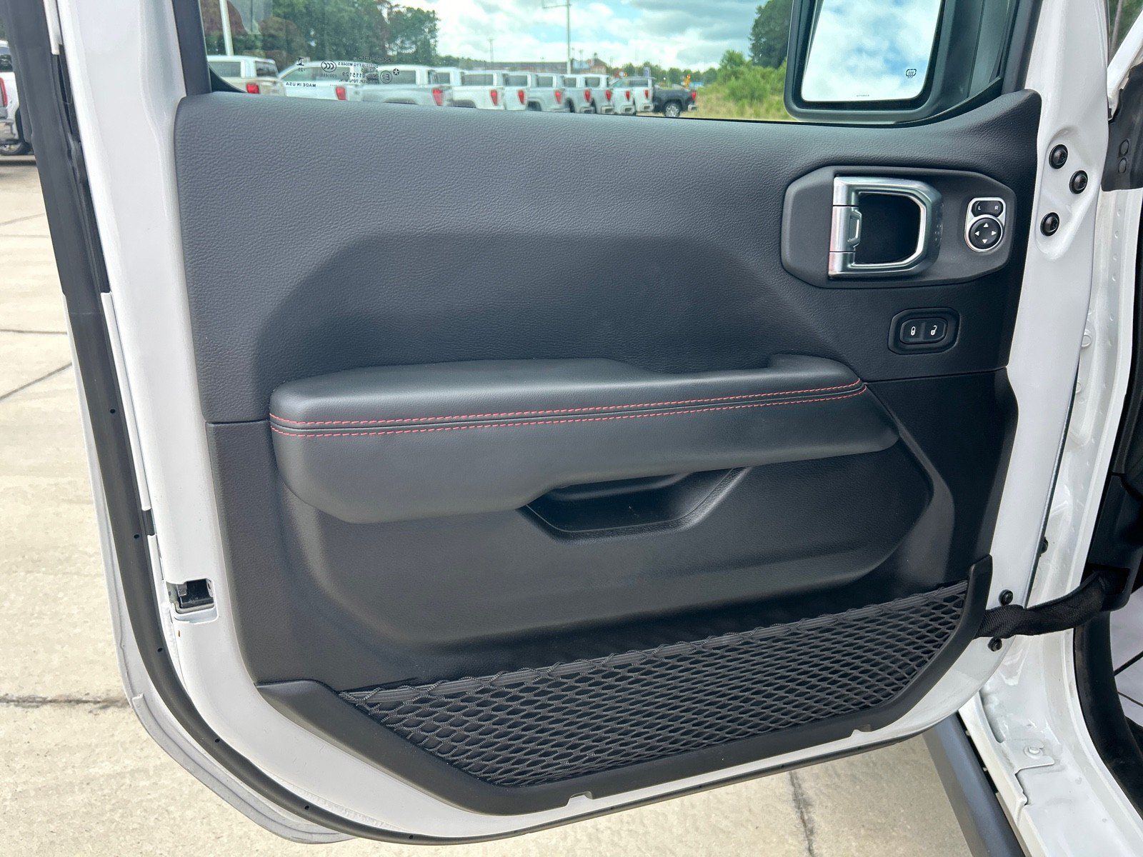 Used 2025 Jeep Gladiator Rubicon AWD/4WD image 11