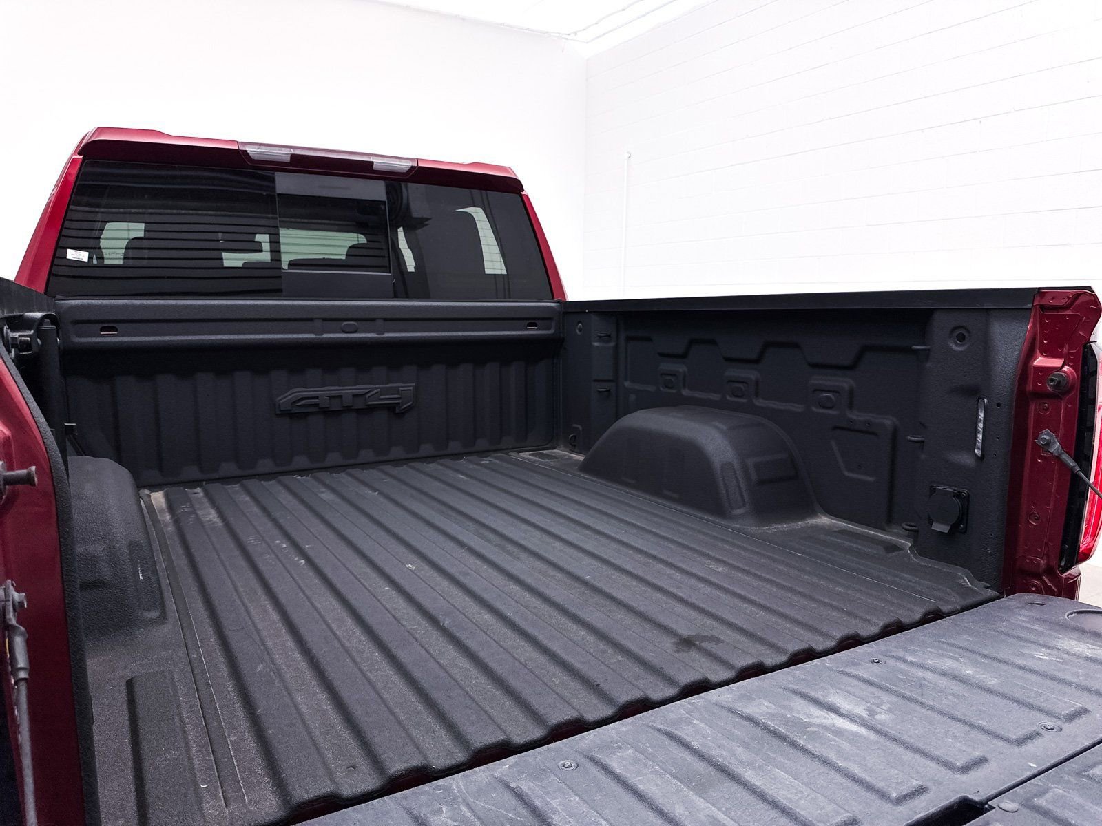 Used 2023 GMC Sierra 1500 AT4 w/ AT4 Preferred Package image 9