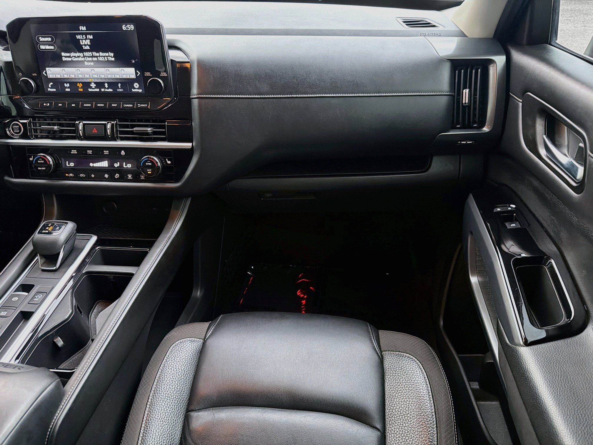 Used 2022 Nissan Pathfinder SL w/ SL Black Package FWD image 18