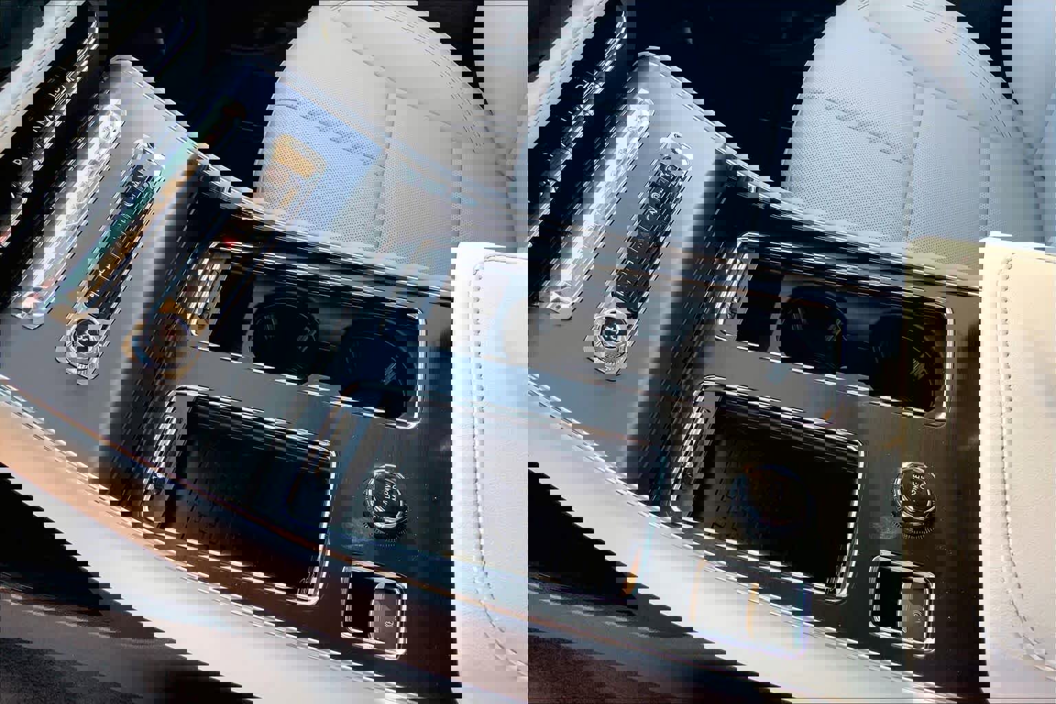 New 2026 Lincoln Aviator AWD w/ Jet Appearance Package image 7