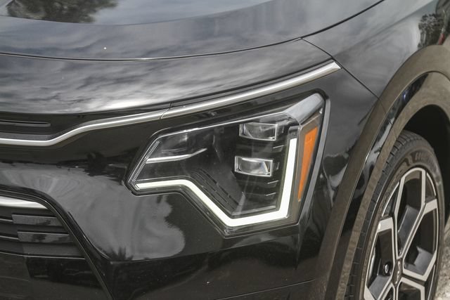 Used 2023 Kia Niro SX Touring FWD image 6