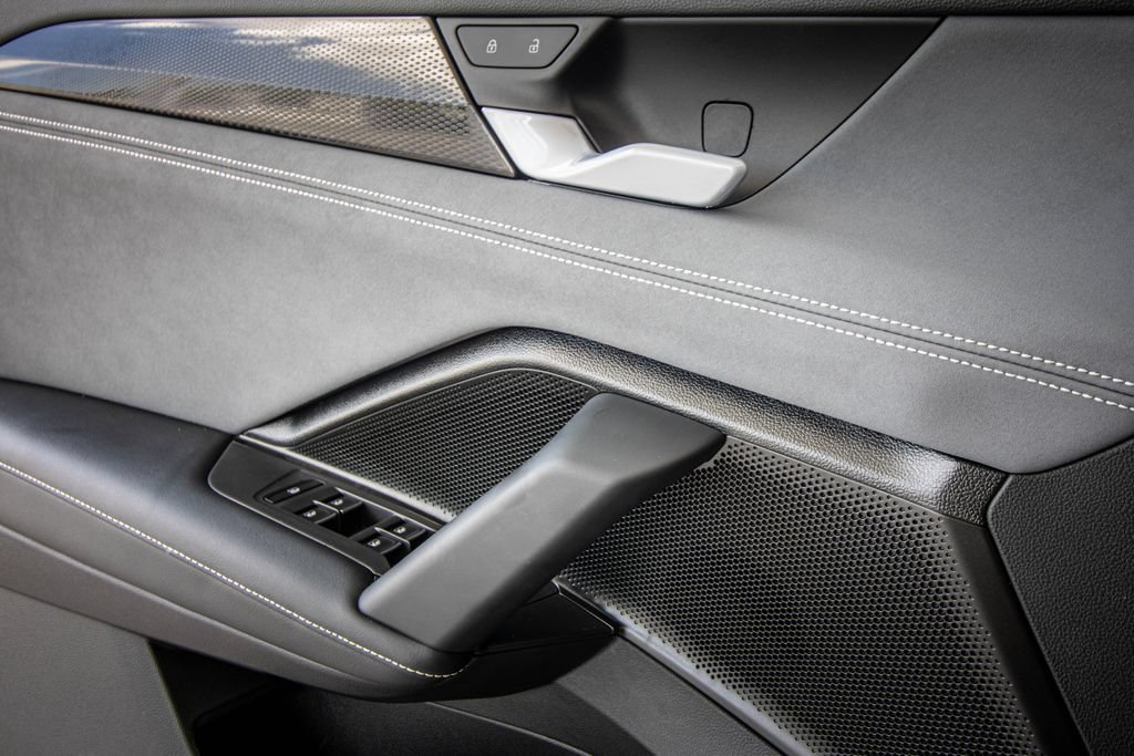 Certified 2026 Volkswagen Tiguan SE R-Line FWD image 20