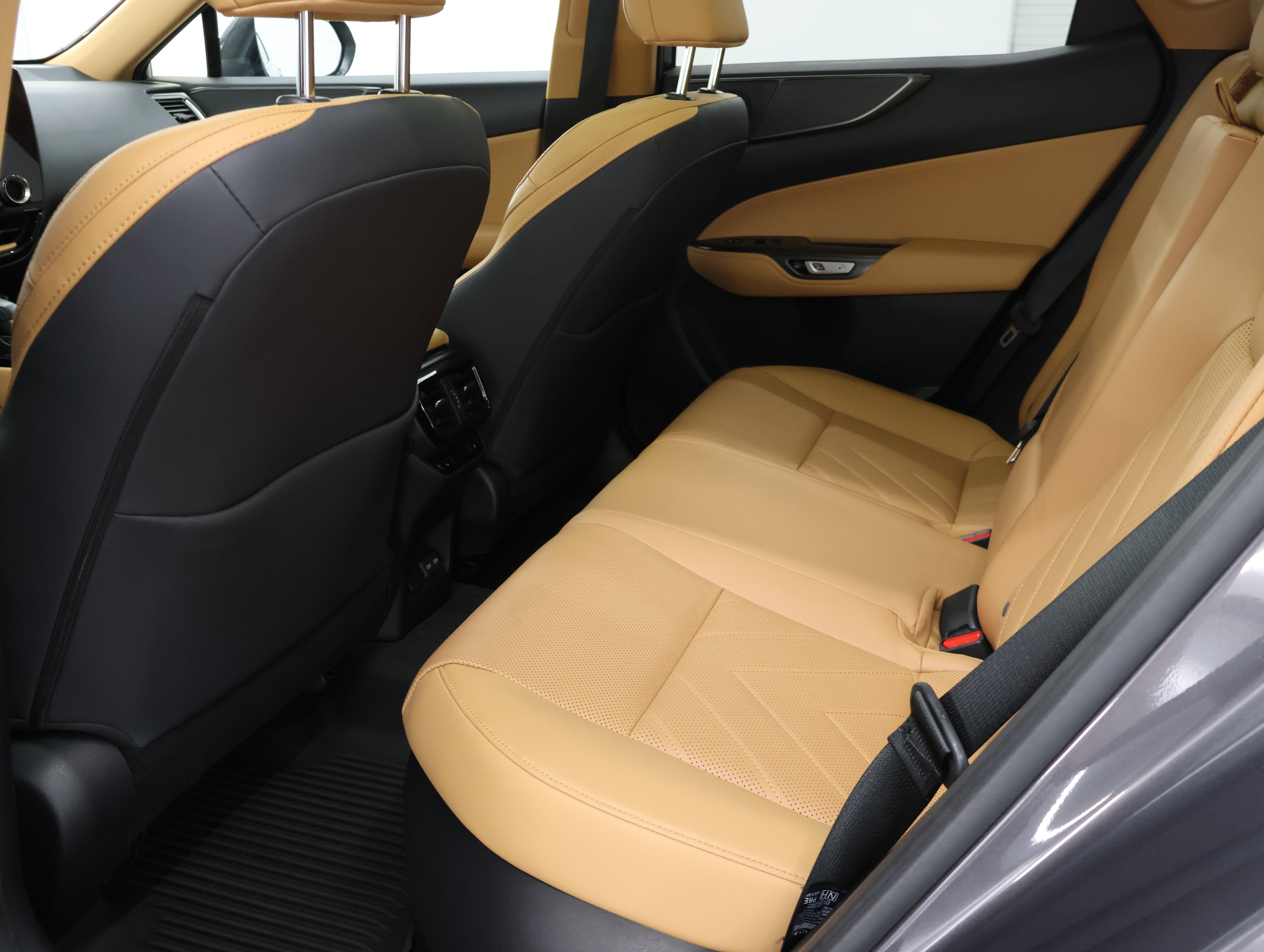 Used 2022 Lexus NX 350h AWD w/ Vision Package image 34