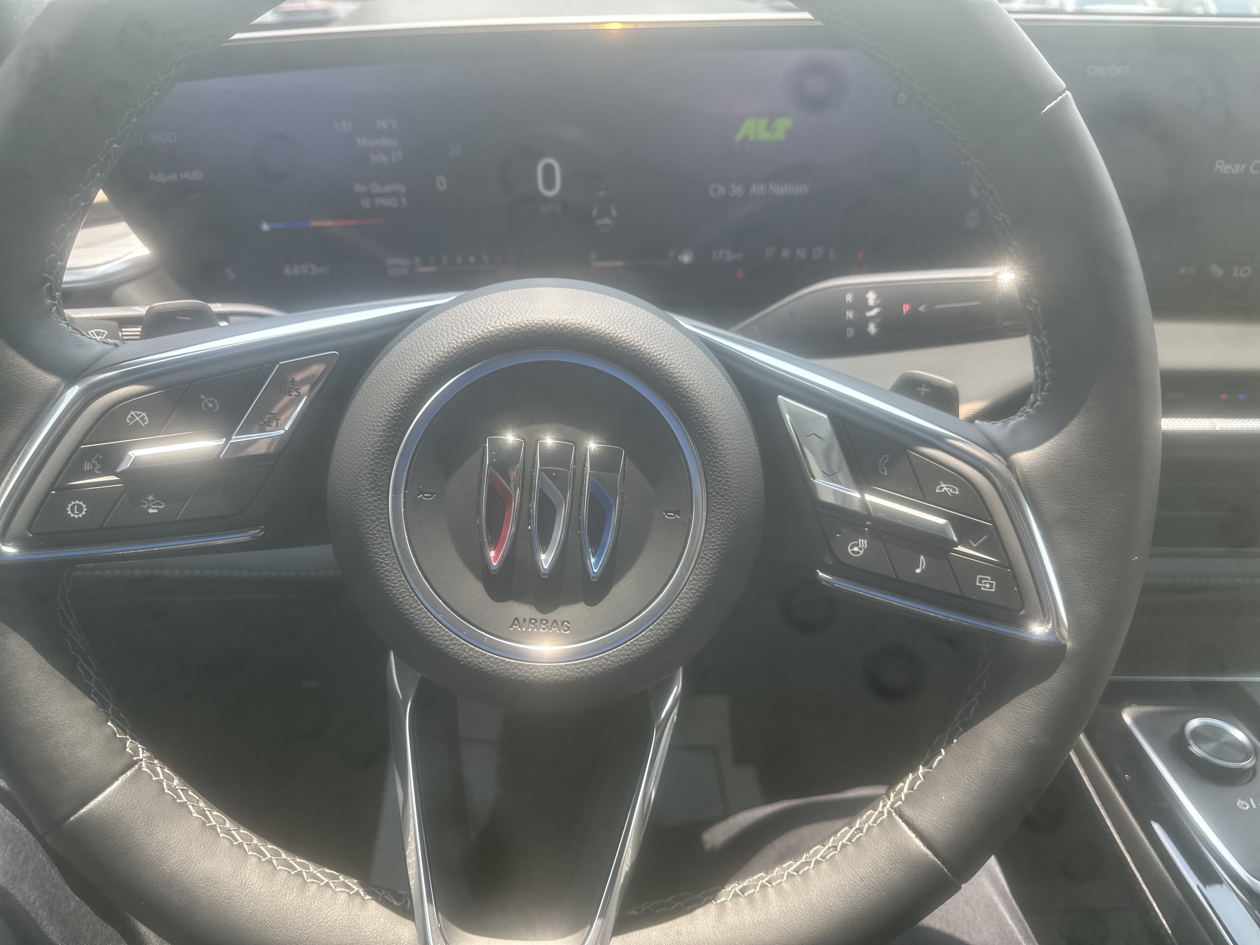 Used 2025 Buick Enclave Preferred w/ Power Package FWD image 19