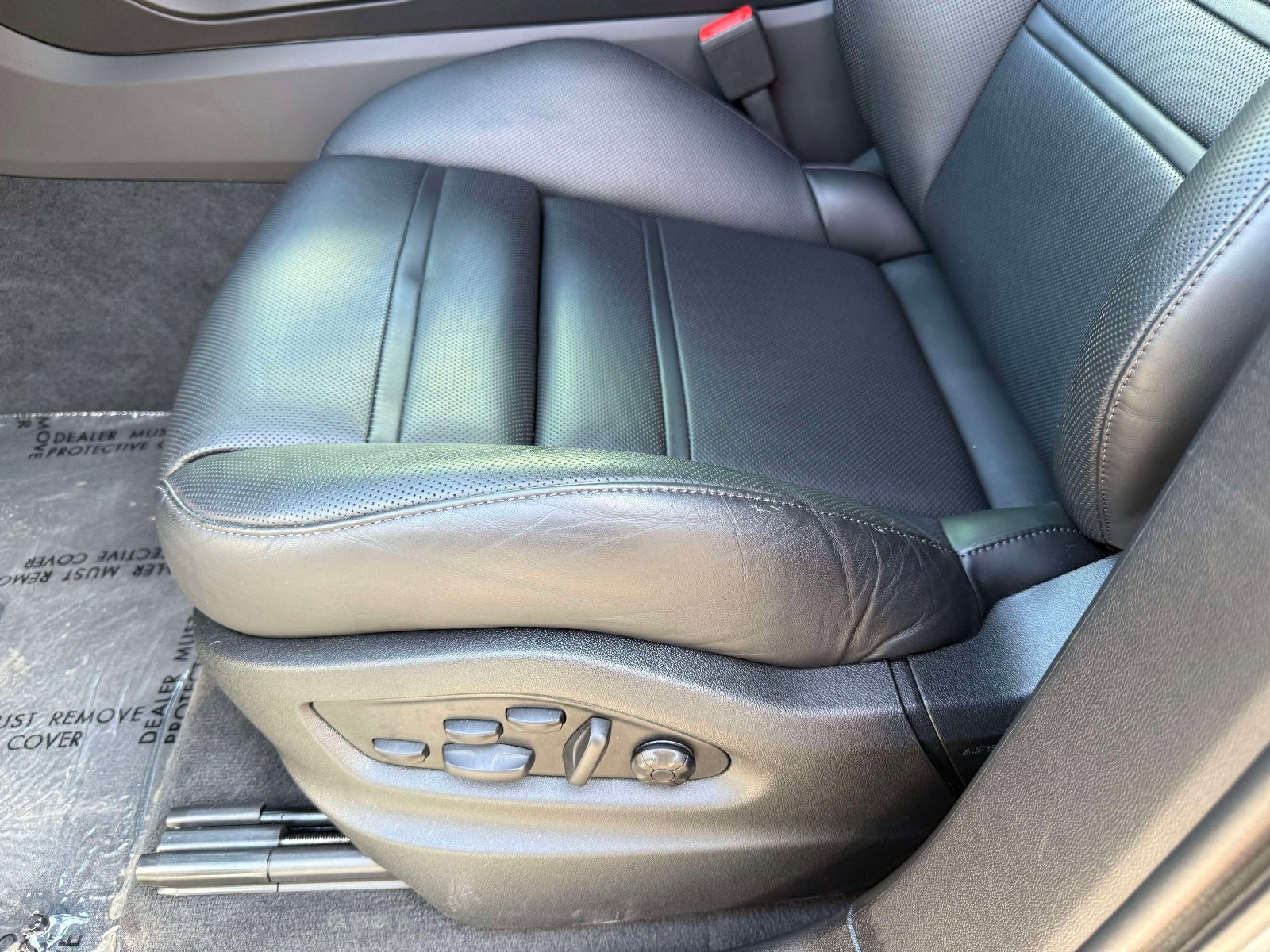 Used 2024 Porsche Cayenne Coupe image 38